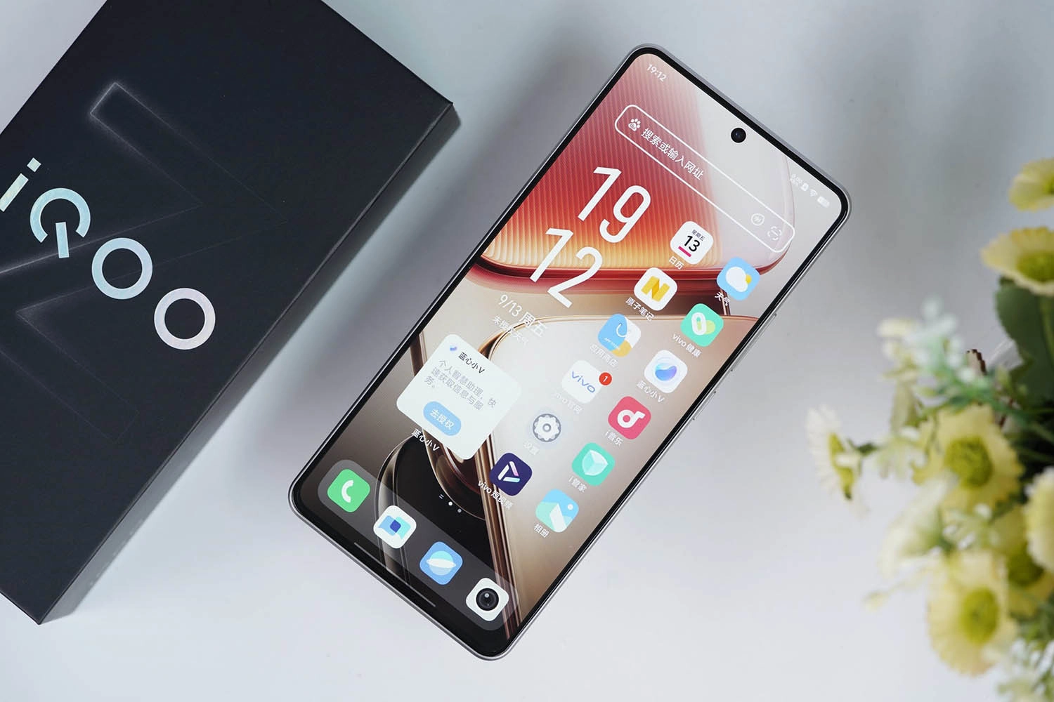 Mở hộp Vivo iQOO Z9 Turbo Plus: iQOO Z9 Turbo Plus được trang bị màn hình OLED 6.72 inches với độ phân giải 1.5K