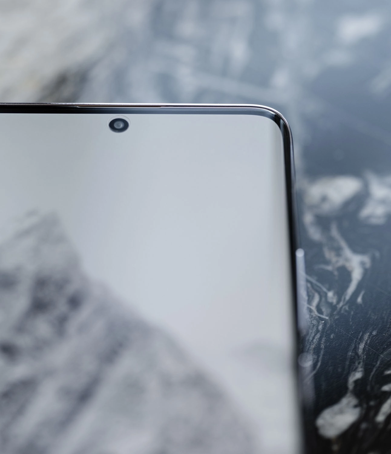 Trên tay Xiaomi Redmi Note 14 Pro: Phần viền màn hình trên dưới không thực sự mỏng