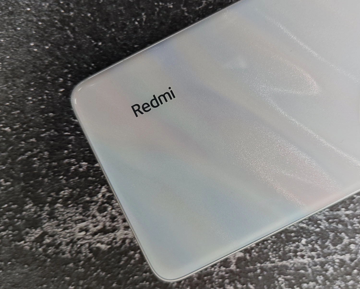 Đánh giá Redmi Note 14: Mặt lưng của Redmi Note 14