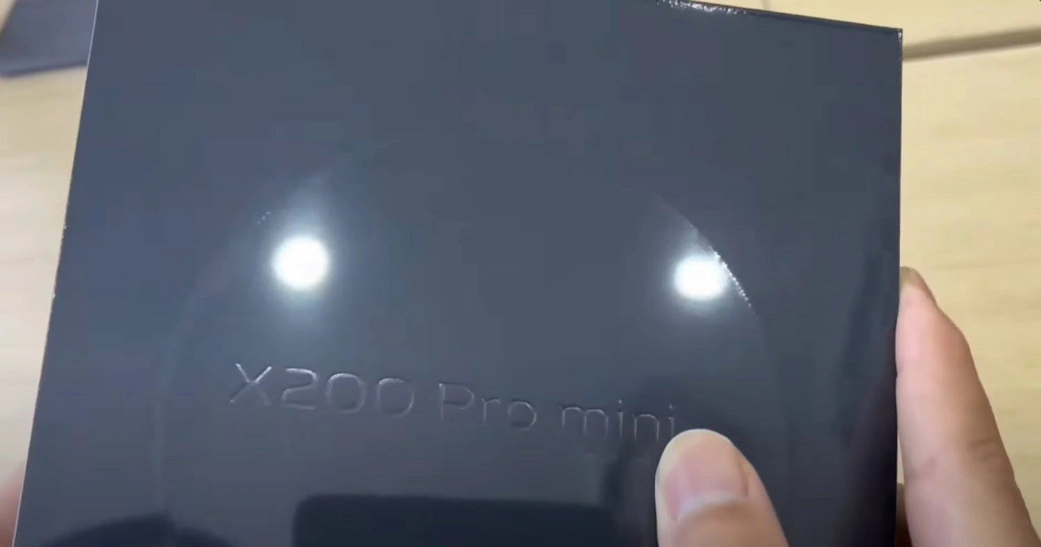 Mở hộp Vivo X200 Pro Mini: Hộp sản phẩm