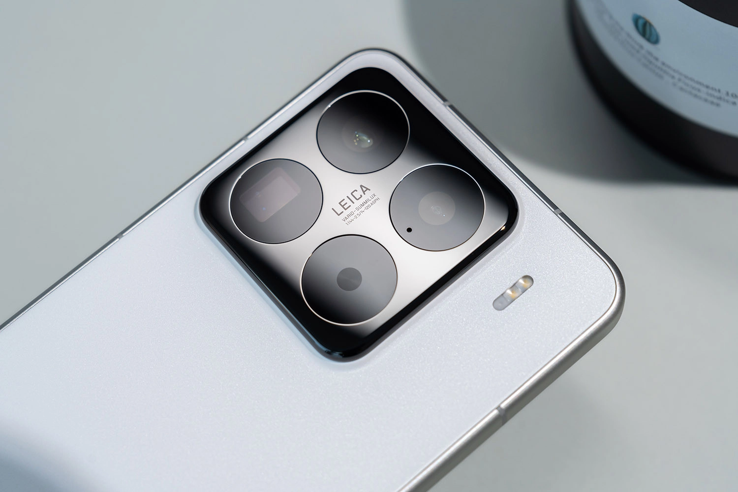 Mở hộp Xiaomi 15 Pro: Cụm camera sau