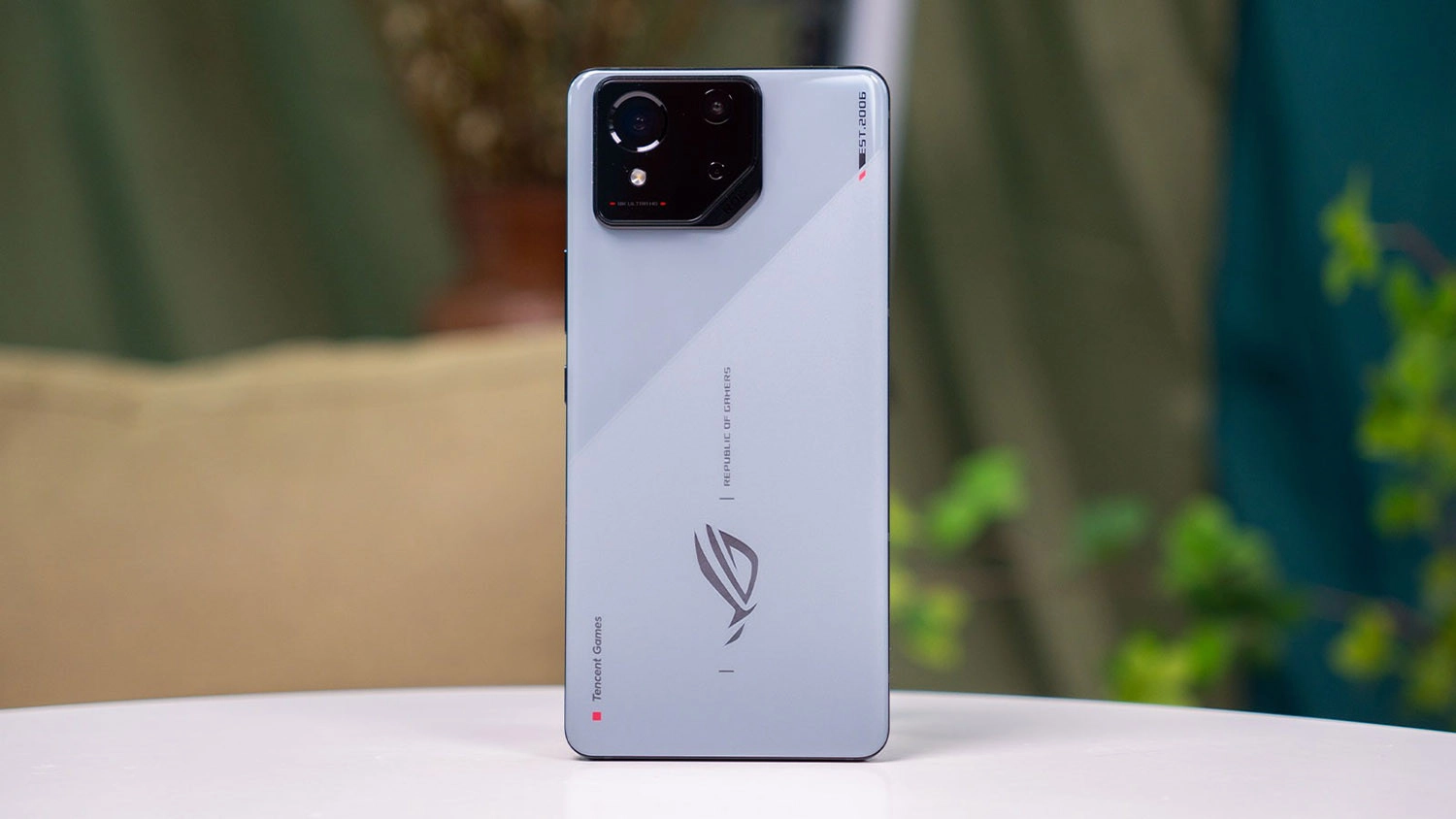 ROG Phone 9 Series ra mắt 19/11: ROG Phone 9 Pro cũng sở hữu bộ 3 camera sau