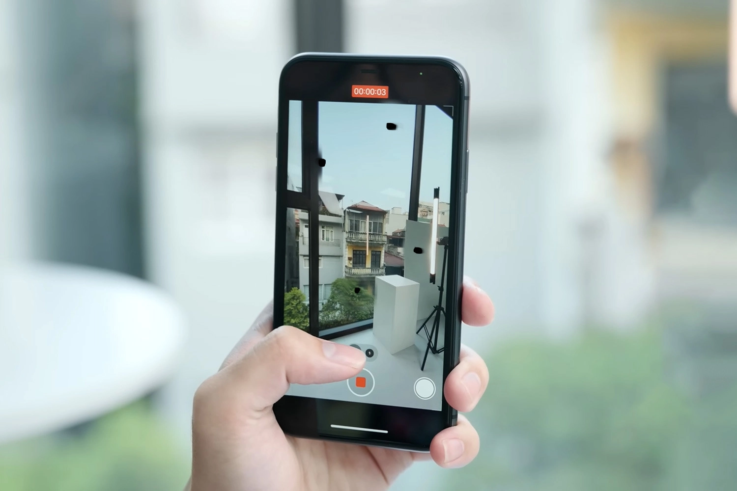 Sửa Camera đốm, rung iPhone 11, dấu hiệu Camera đốm