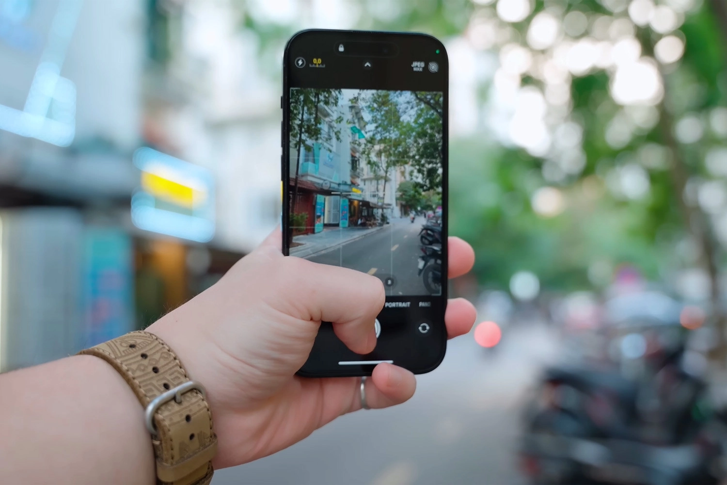 Sửa Camera đốm, rung iPhone 14 Pro, Camera rung