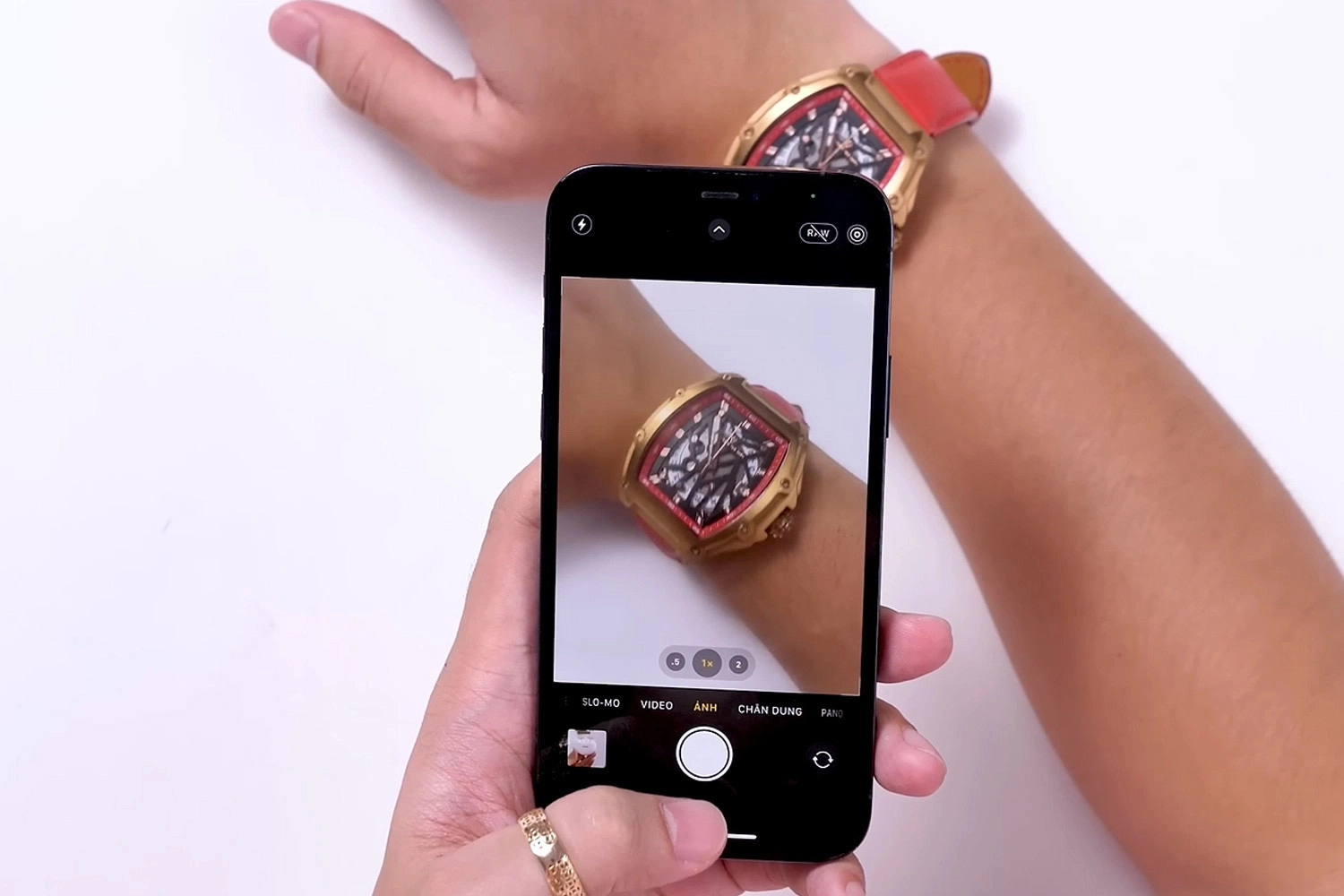 Sửa Camera đốm, rung iPhone 14, Rung Camera