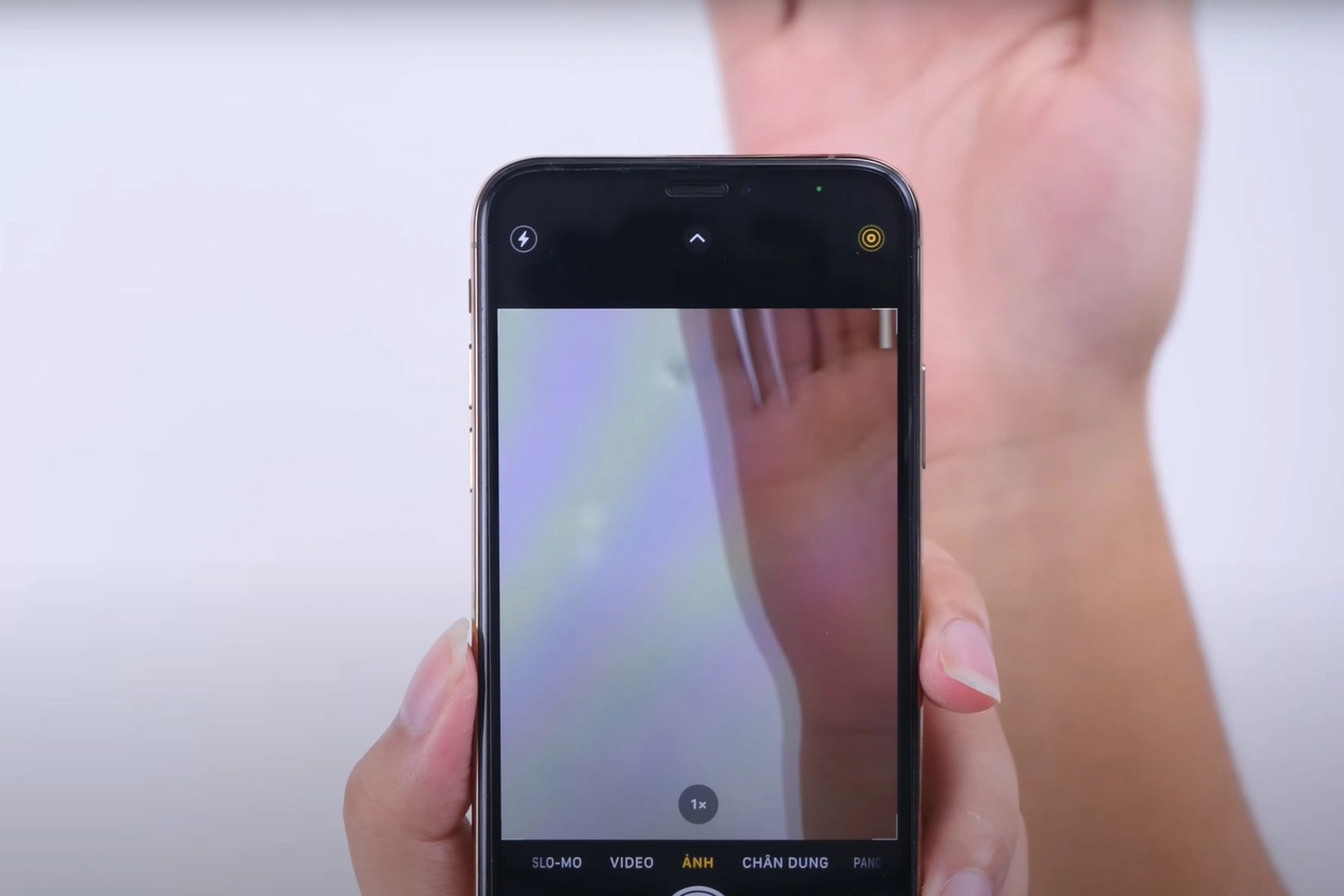 Sửa Camera đốm, rung iPhone XS, biểu hiện rung Camera