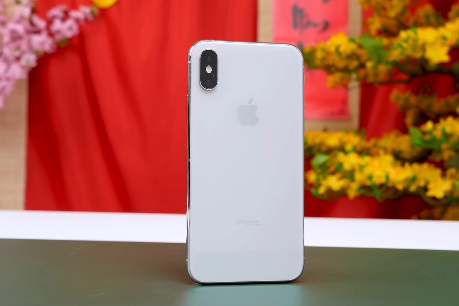 Thay mặt kính sau iPhone XS, cam kết uy tín