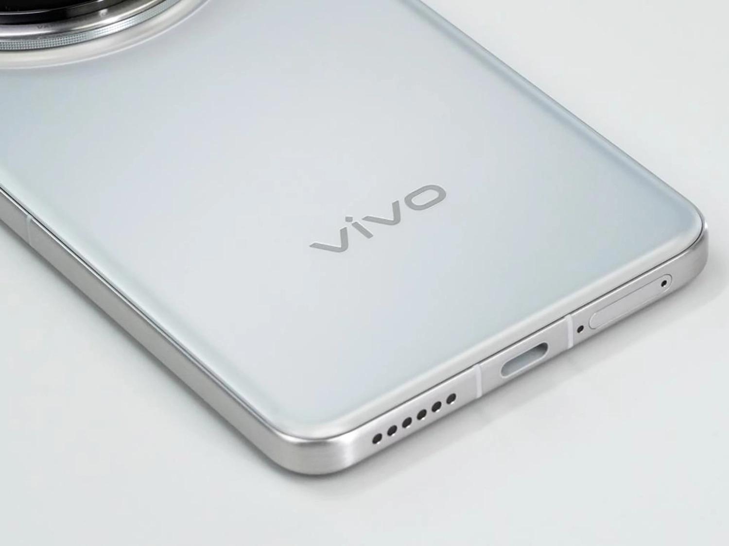 Cạnh dưới Vivo X200 Pro