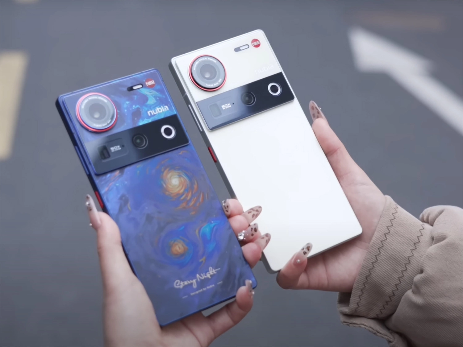 Nubia Z70 Ultra màu Vàng nhạt và Xanh dương