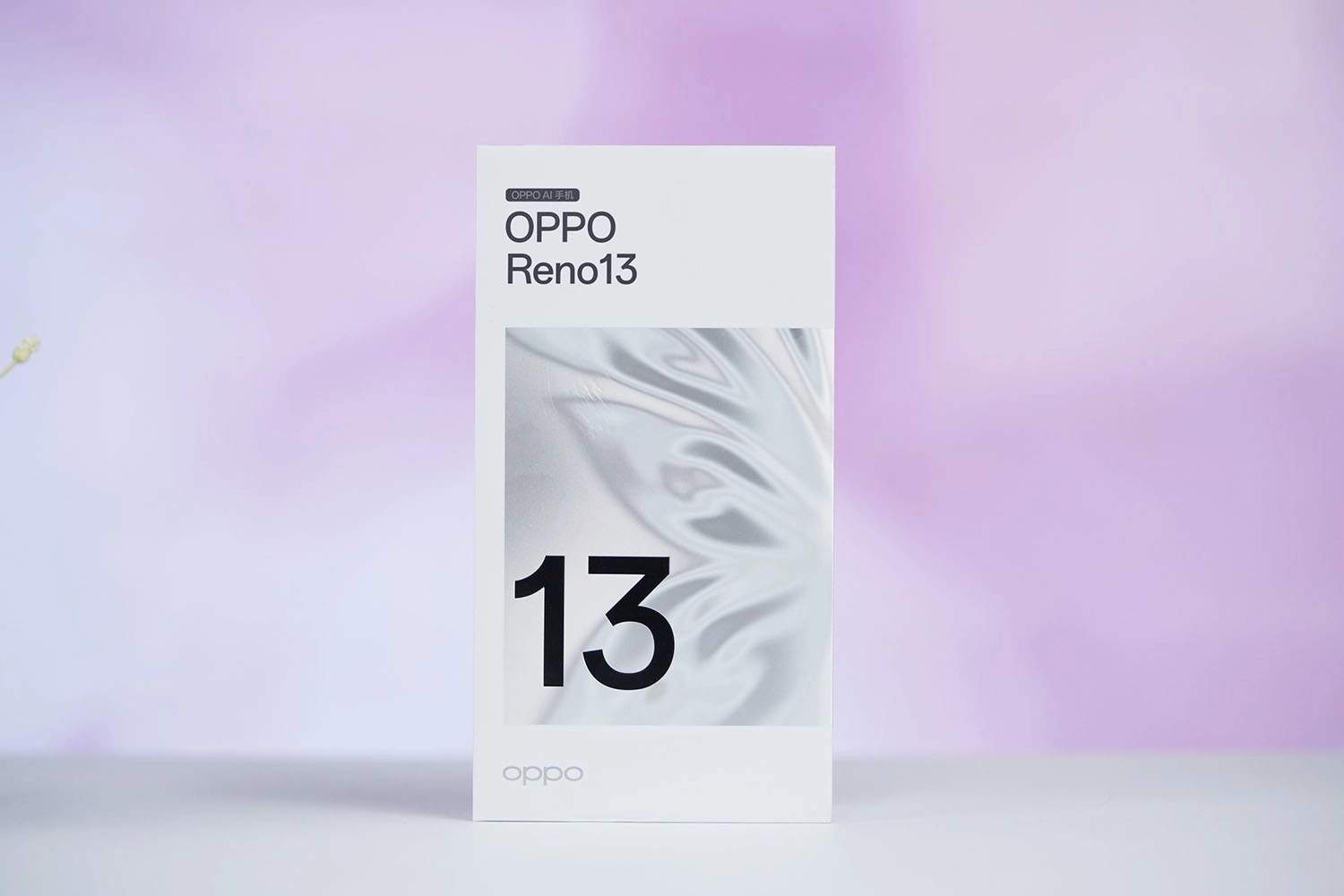 Mở hộp OPPO Reno 13: Hộp OPPO Reno 13