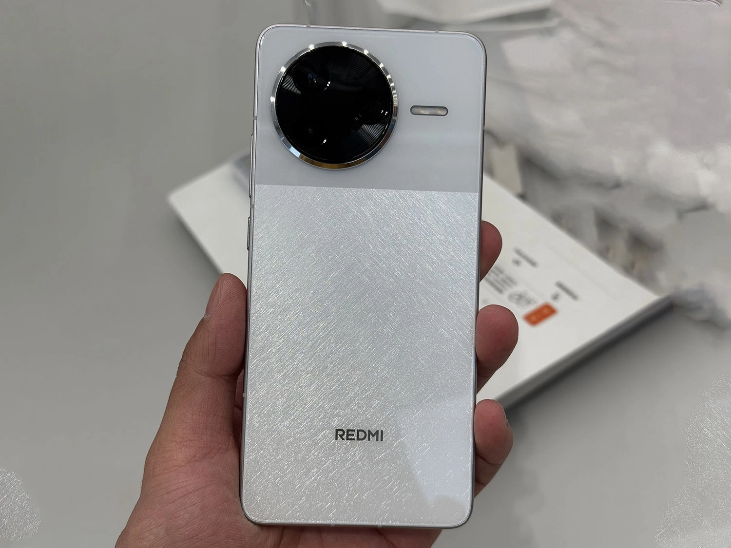 Trên tay REDMI K80