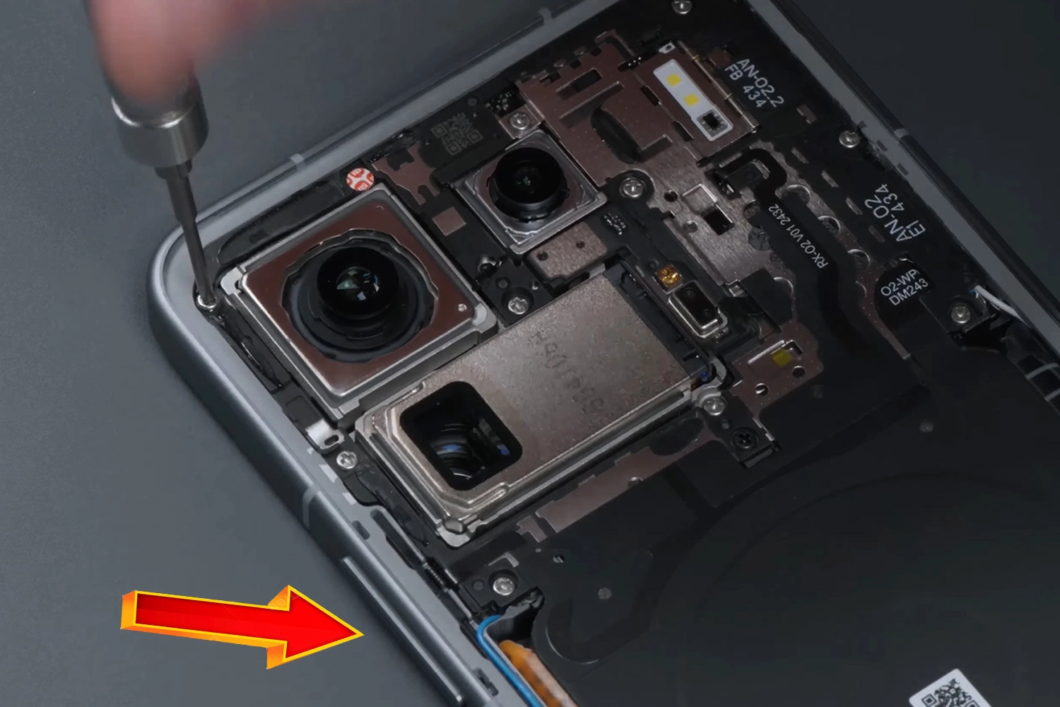 Sửa điện thoại Xiaomi 15 Pro, Thay nút âm lượng Xiaomi 15 Pro