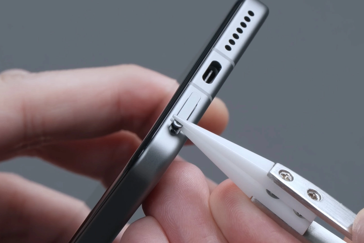 Sửa điện thoại Xiaomi 15 Pro, Thay khay SIM Xiaomi 15 Pro