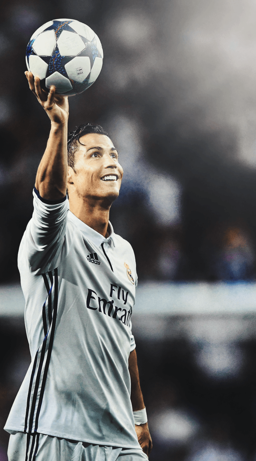 Ronaldo rạng rỡ trên sân cỏ