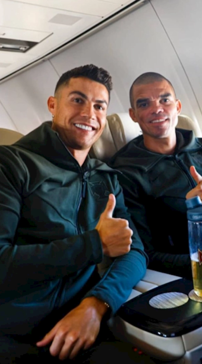 Ảnh Ronaldo đời thường với cậu bạn Pepe