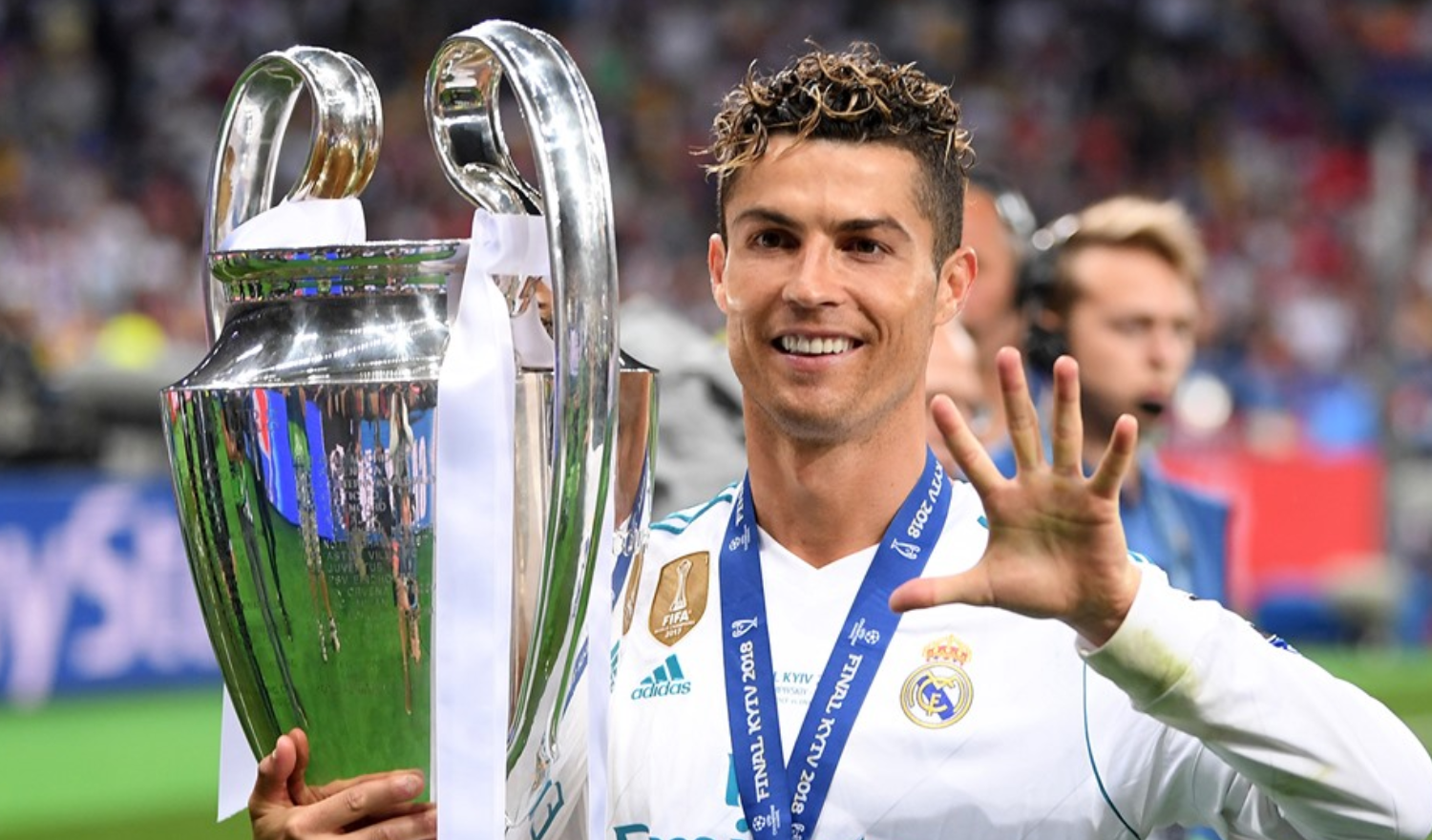 Chiếc cúp của Ronaldo với tư cách cầu thủ của Real Marid