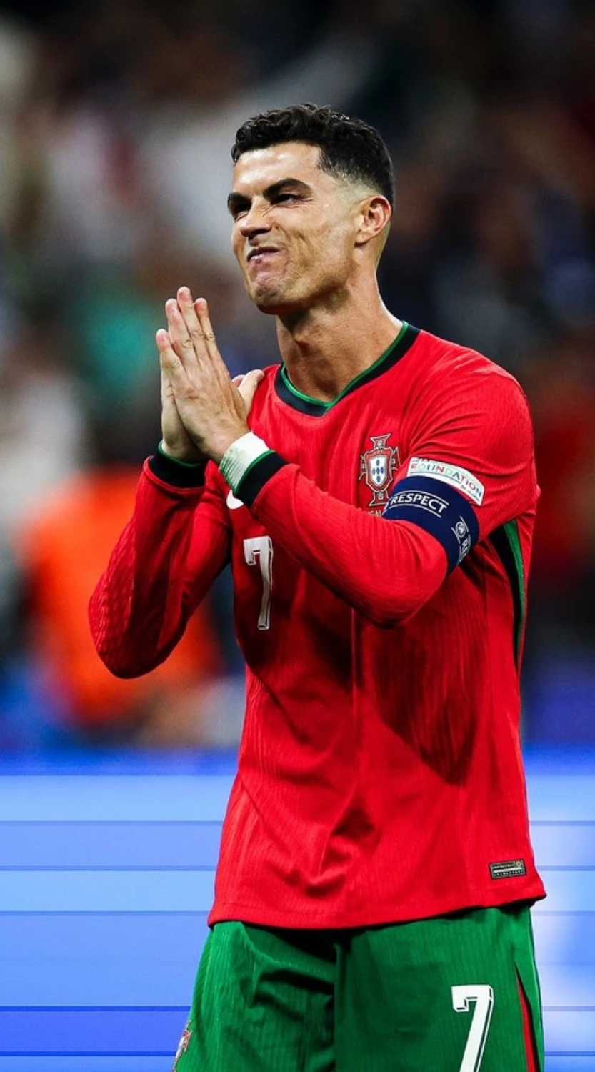 Ronaldo xin lỗi khán giả