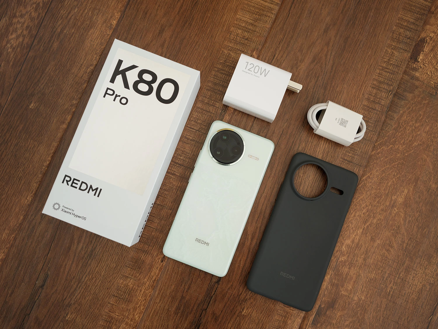 Redmi K80 Pro kèm theo đủ phụ kiện cần thiết