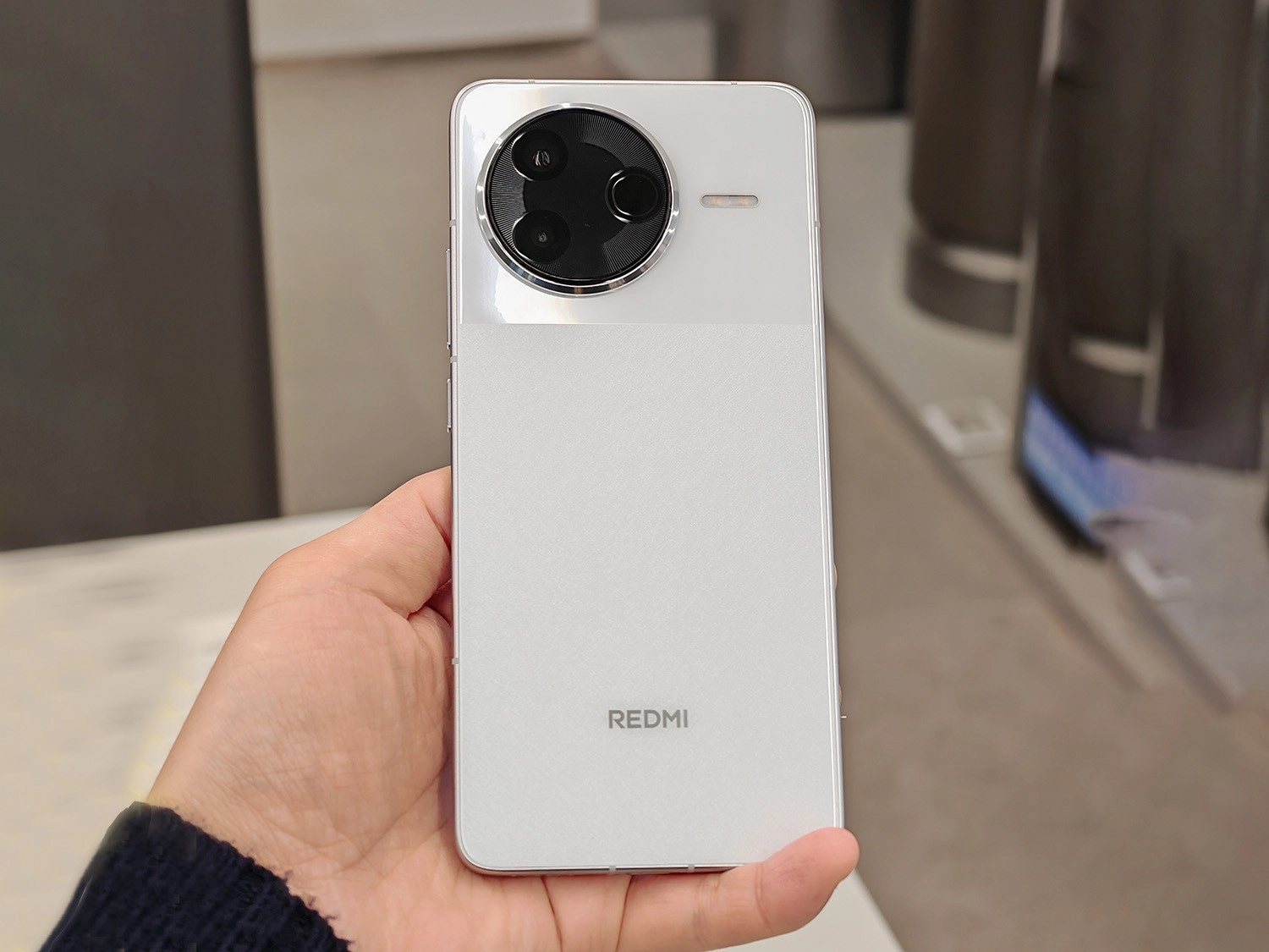 Trên tay Redmi K80 Pro