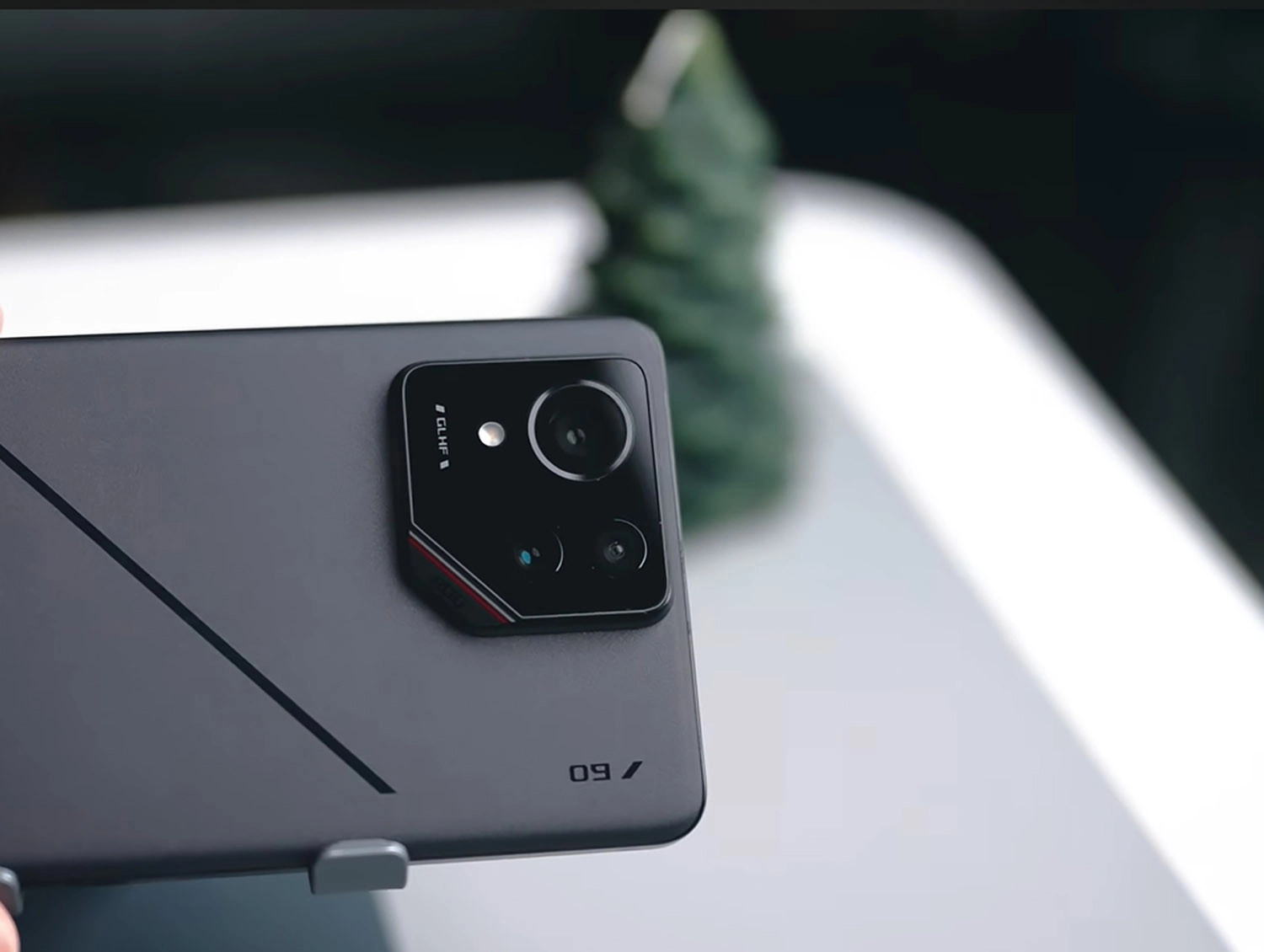 Trên tay ROG Phone 9 Pro: Cụm camera chính