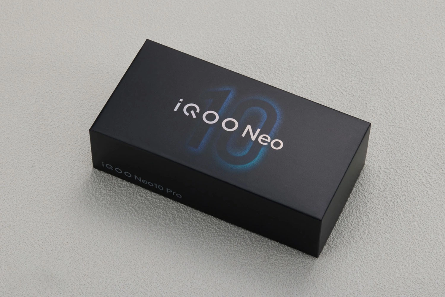 Trên tay iQOO Neo 10: Hộp iQOO Neo 10