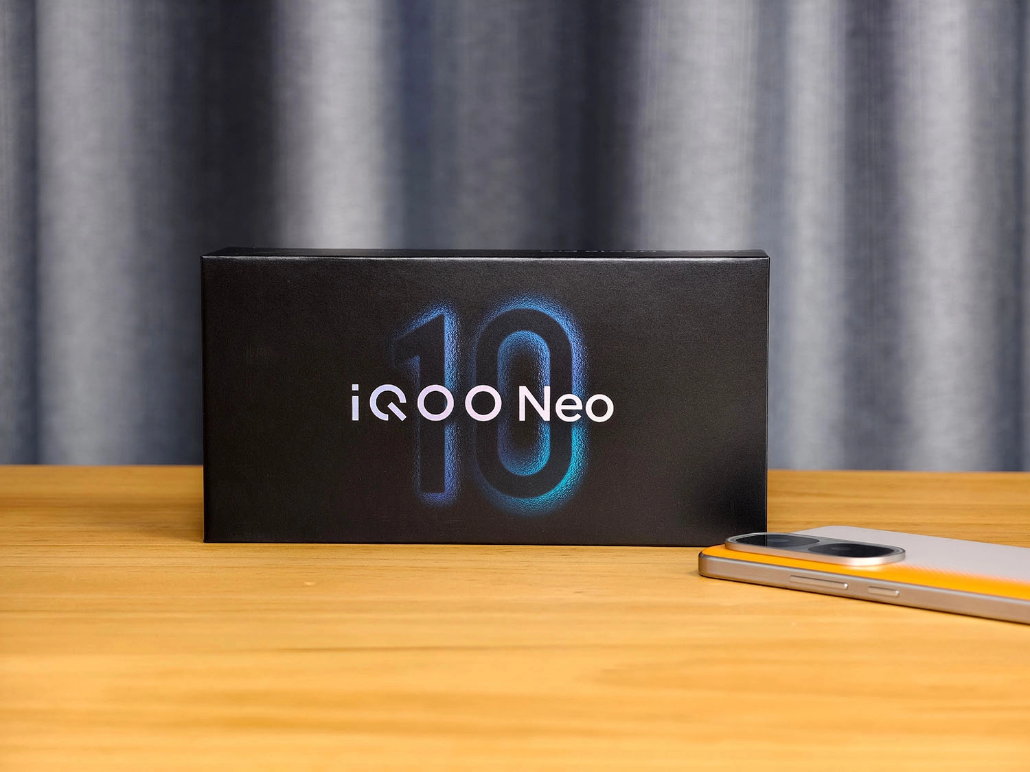 Hộp iQOO Neo 10 Pro