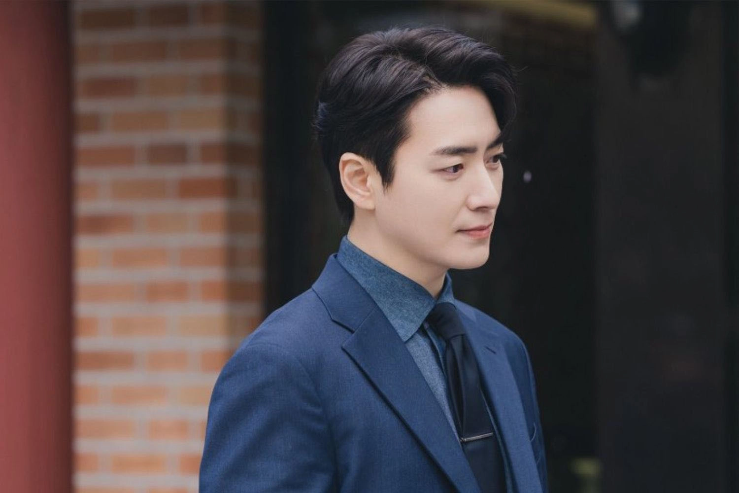 Lee Joon Hyuk đóng vai Yoo Eun Ho