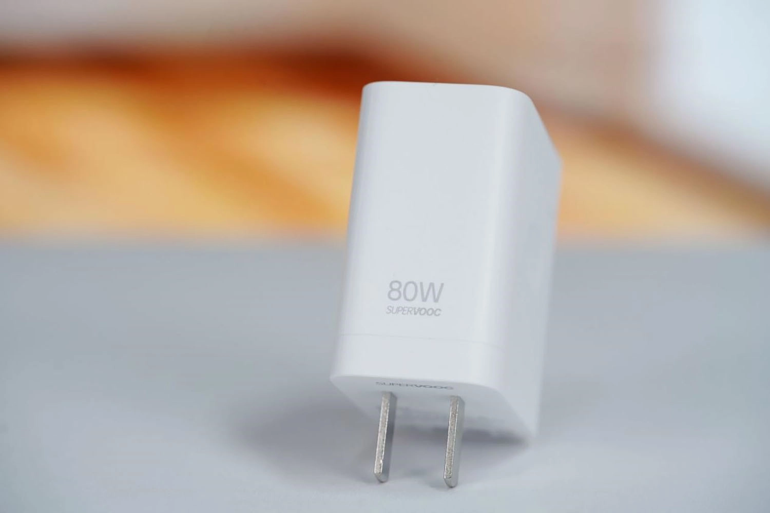 Pin 5600 mAh, sạc 80W