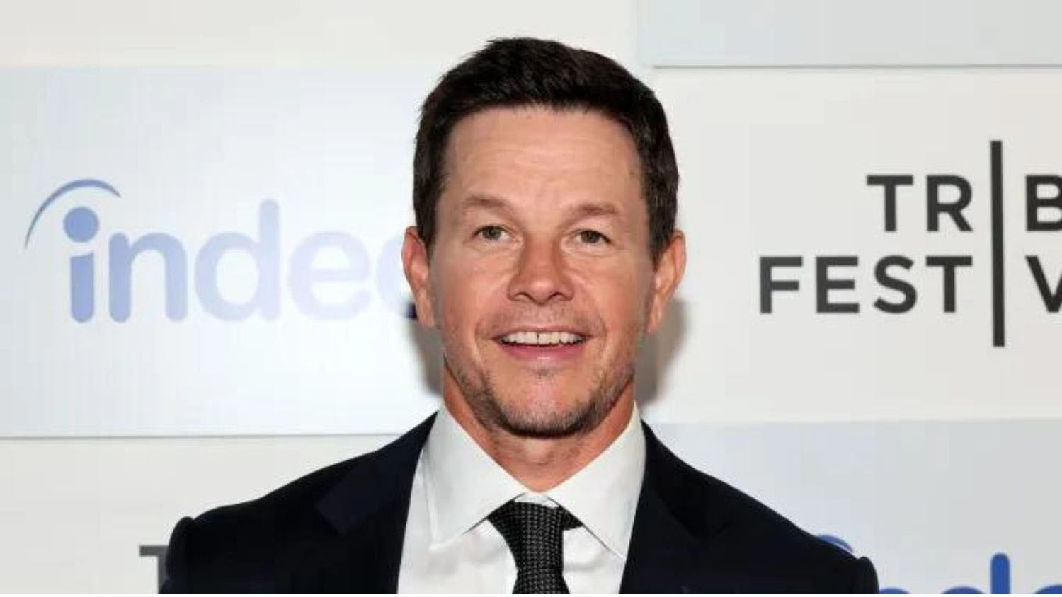 Mark Wahlberg vai phi công