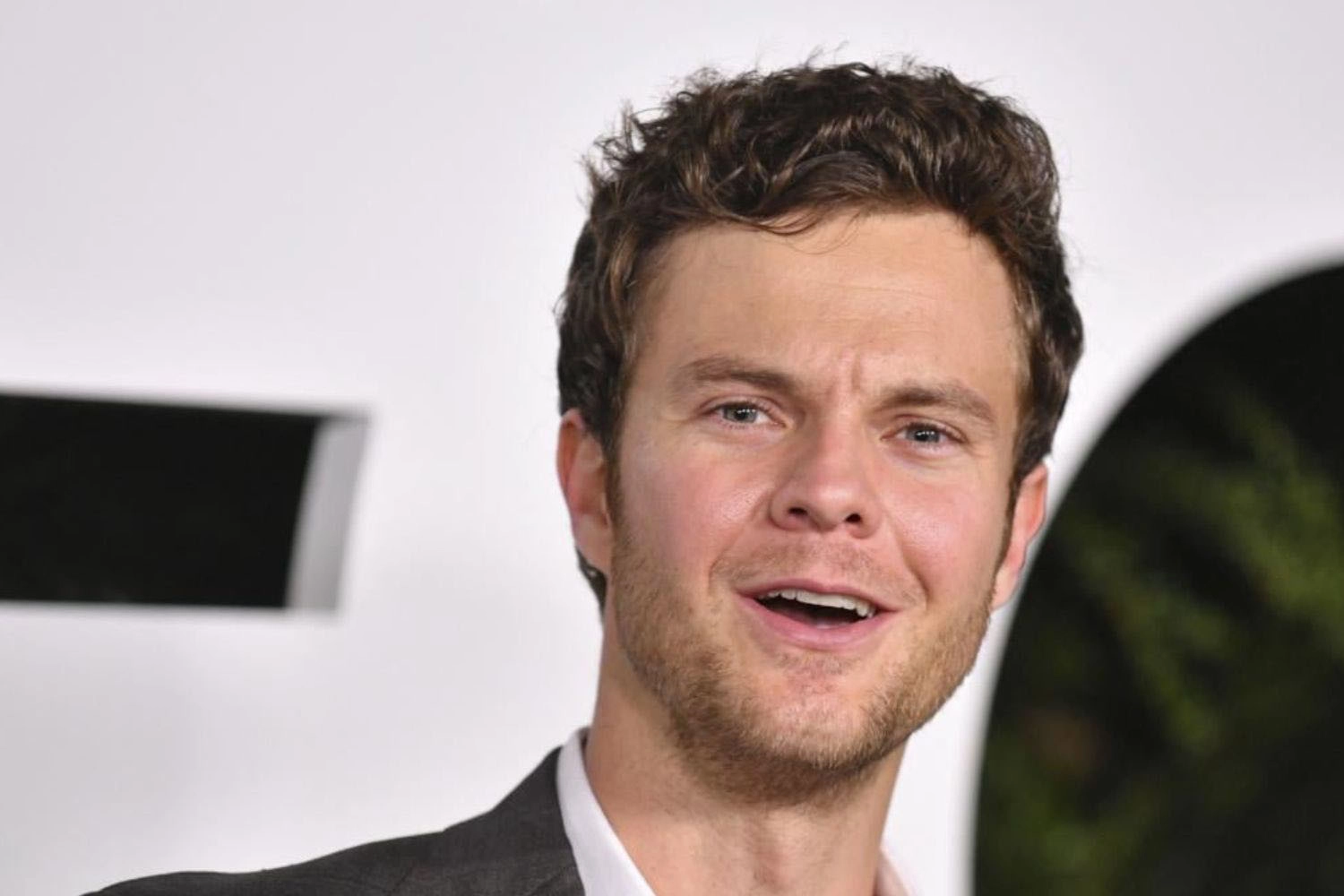 Jack Quaid trong vai Josh