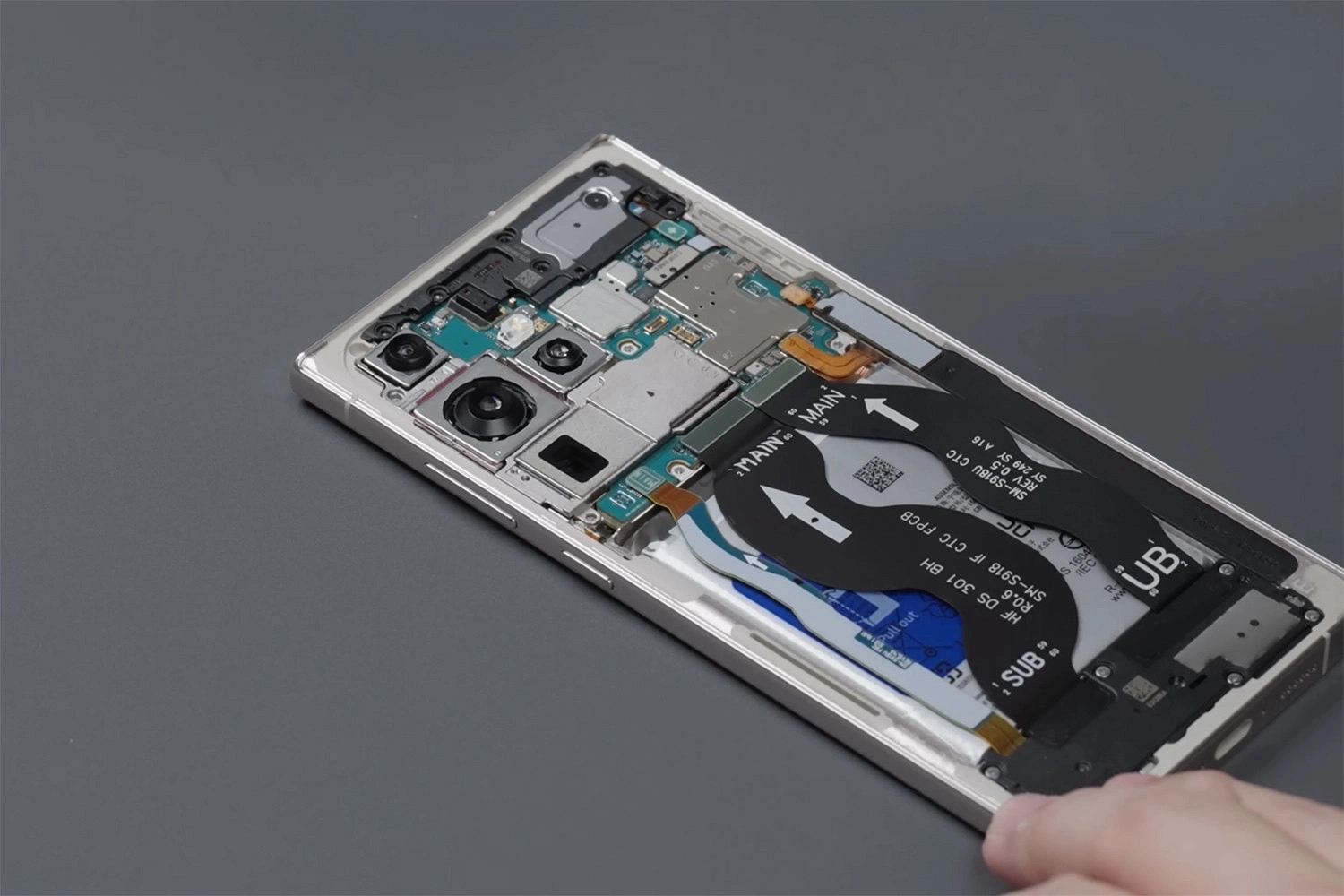 Sửa điện thoại Samsung Galaxy S25 Ultra, thay nút âm lượng