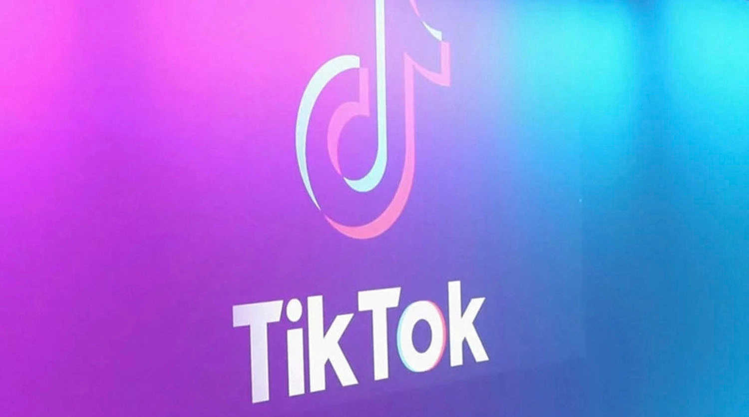 Tiến hành reup video TikTok