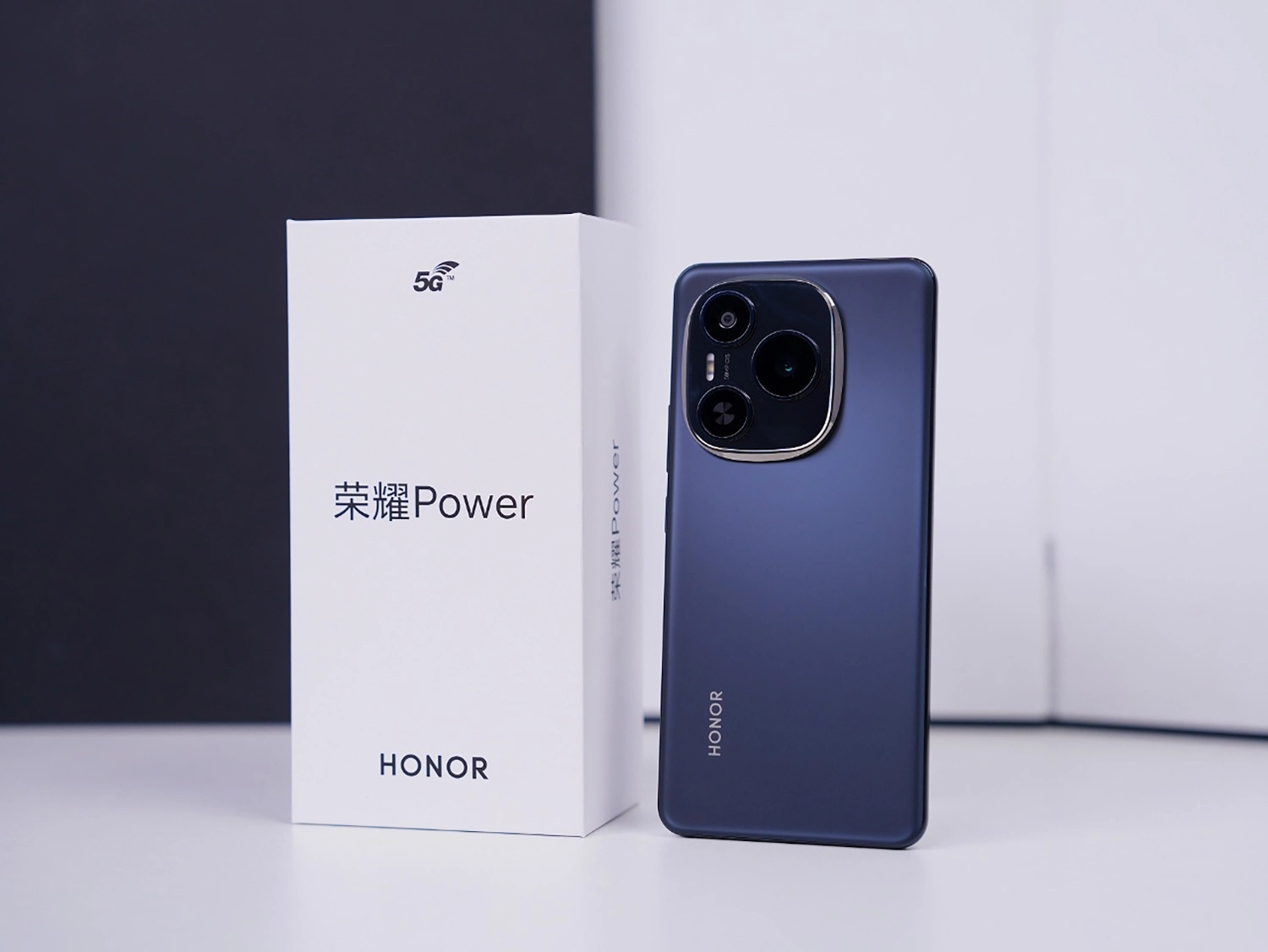 Mở hộp Honor Power: Hộp sản phẩm