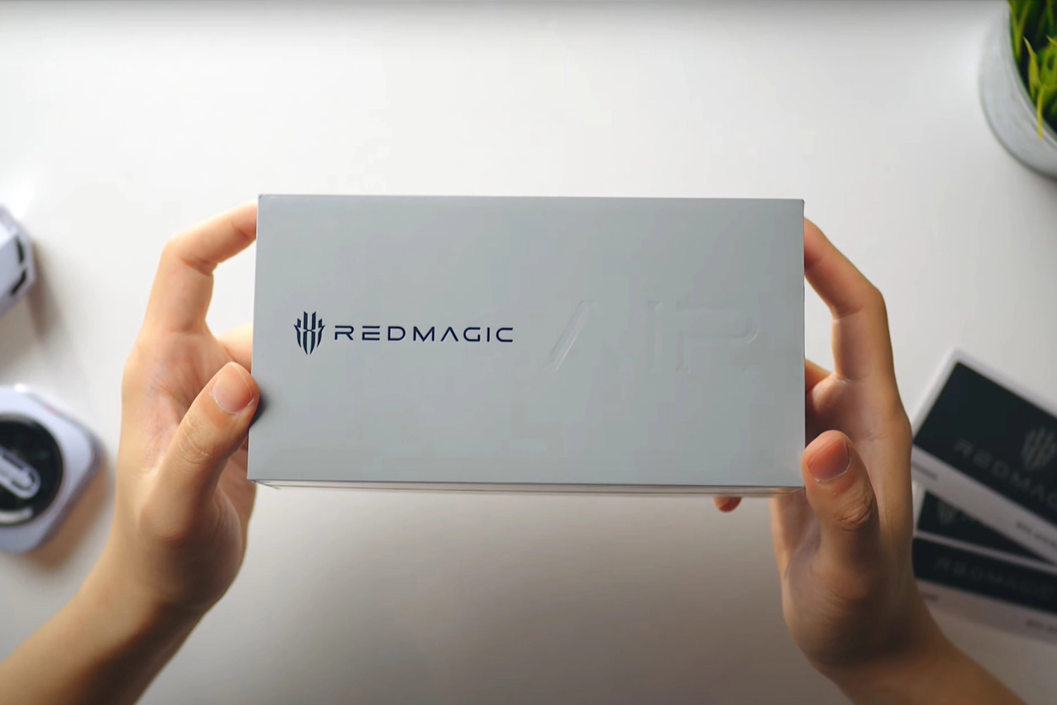 Mở hộp Red Magic 10 Air: Hộp sản phẩm
