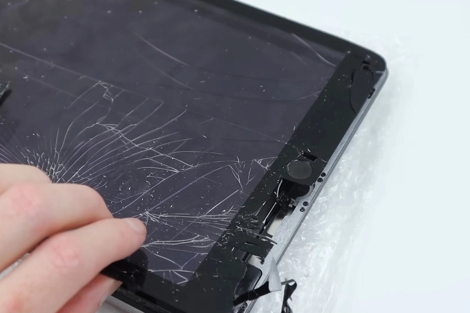 Thay màn hình iPad Gen 5, rủi ro