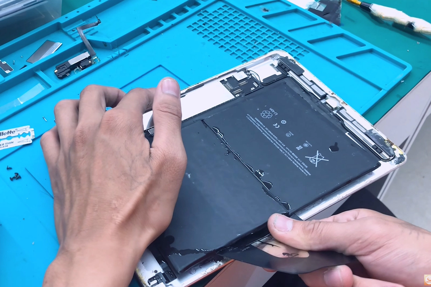 Thay Pin iPad Gen 5, nguyên nhân
