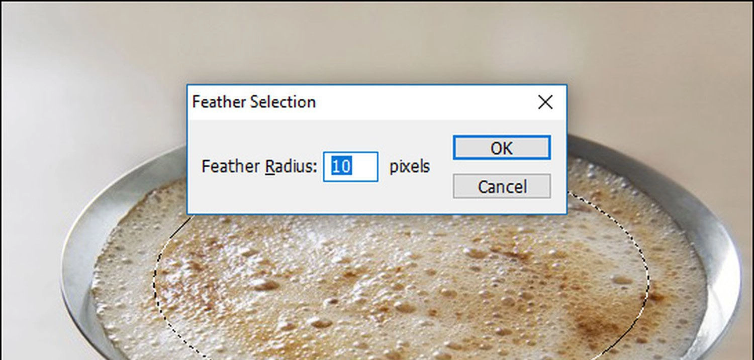 Chỉnh Feather Radius từ 10–15, rồi nhấn OK