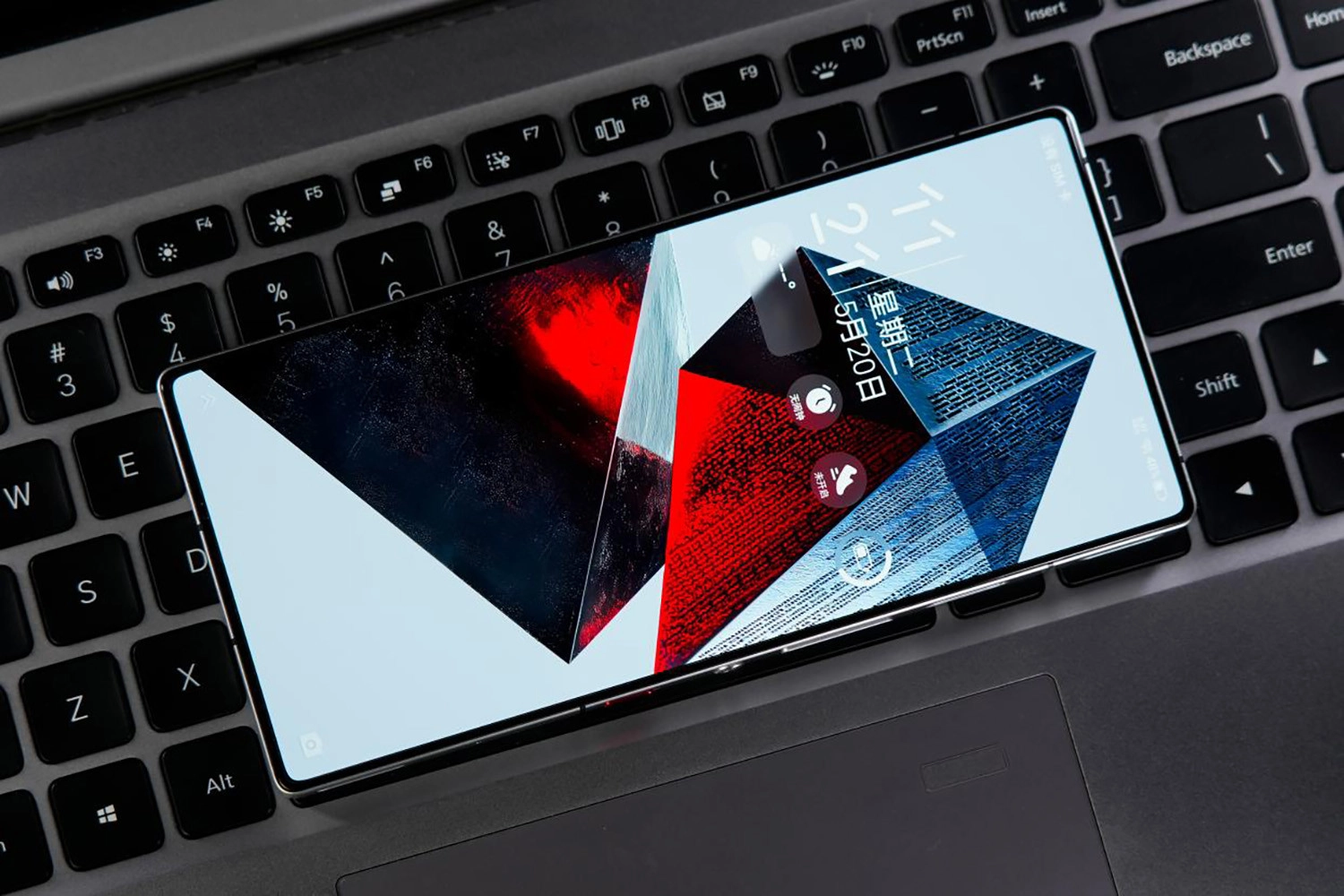 Màn hình của Red Magic 10S Pro với viền siêu mỏng