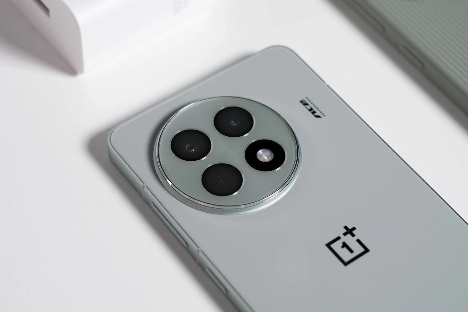 OnePlus Ace 5 Ultra sẽ chính thức được ra mắt vào tuần tới