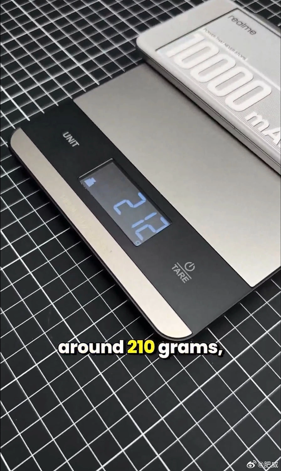 Realme GT 10000mAh siêu nhẹ, chỉ 210 gram