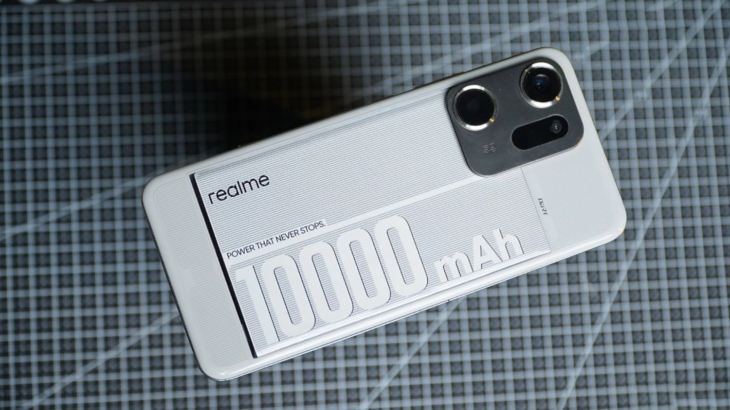 Realme Global đã công bố mẫu điện thoại ý tưởng được trang bị pin 10.000mA