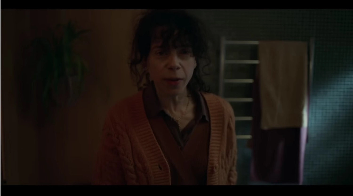 Sally Hawkins tiếp tục chứng minh năng lực chuyển hóa tâm lý nhân vật qua vai Laura