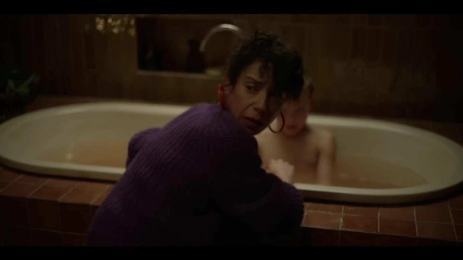 Diễn xuất qua hành động, ánh mắt của Sally Hawkins được đánh giá cao