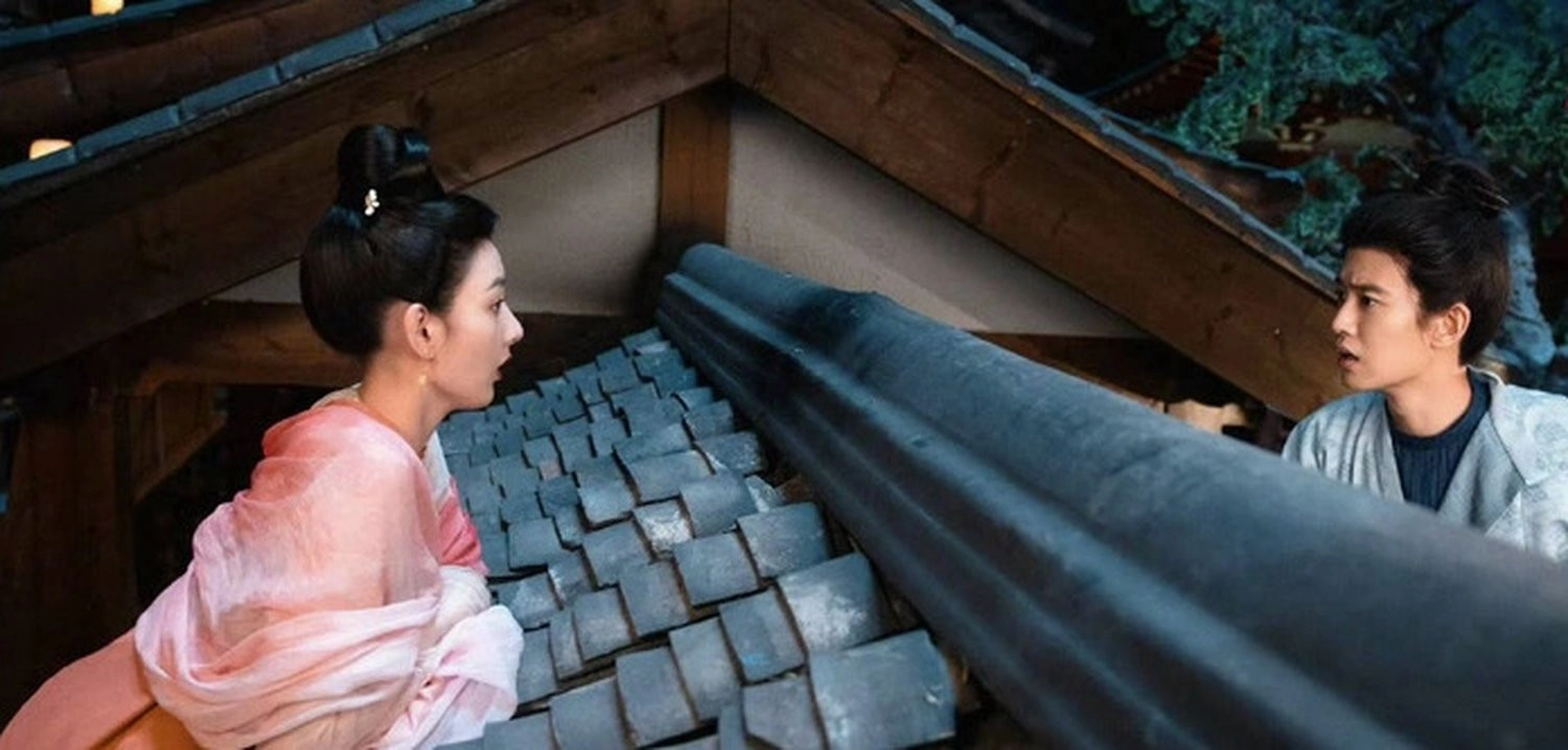 Nhạc nền phim sử dụng các giai điệu cổ phong pha trộn với âm thanh điện tử