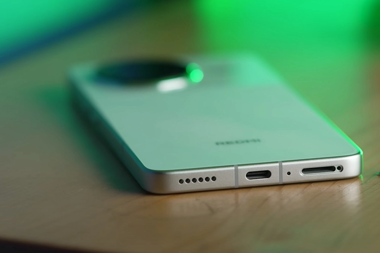 thay mặt kính sau Xiaomi Redmi K80, nguyên nhân