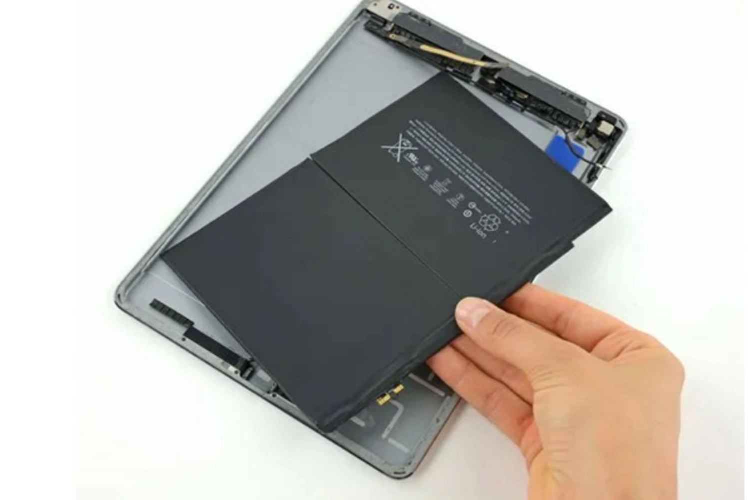 Thay Pin iPad Gen 8, Thay Pin linh kiện chất lượng cao để tiết kiệm nhưng hãy chọn địa chỉ uy tín