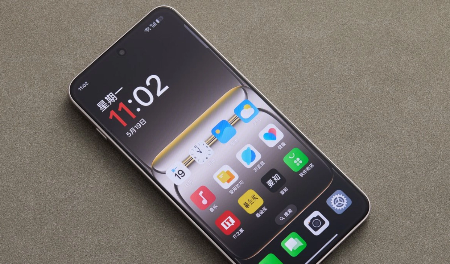Màn hình AMOLED 6.83 inches