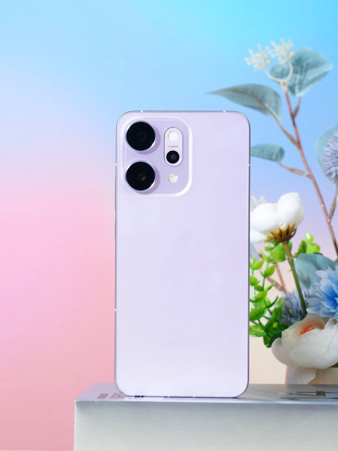Thiết kế vuông vức, mặt lưng hài hòa