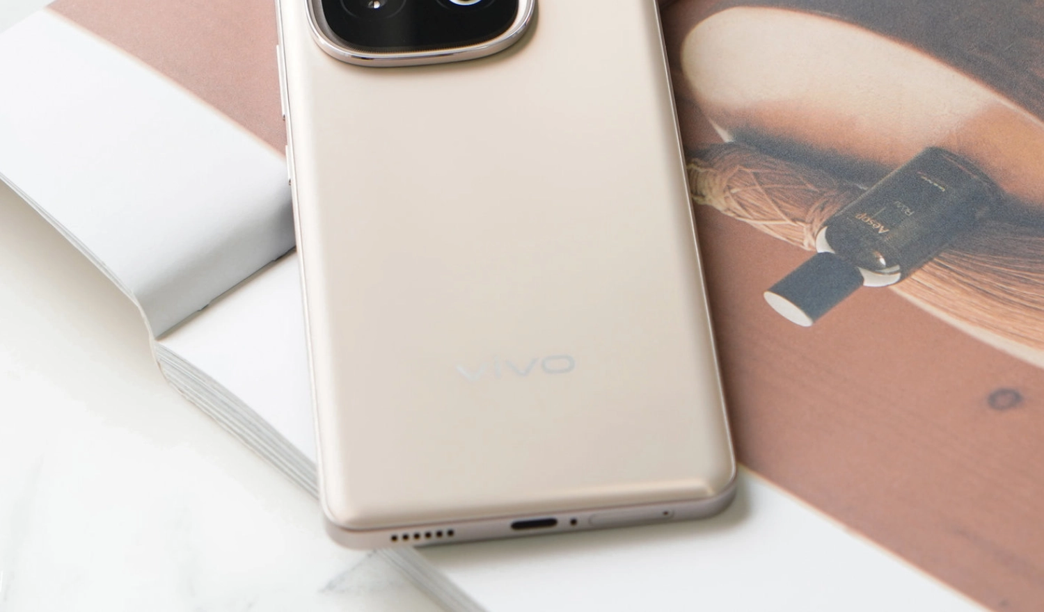 Cạnh dưới