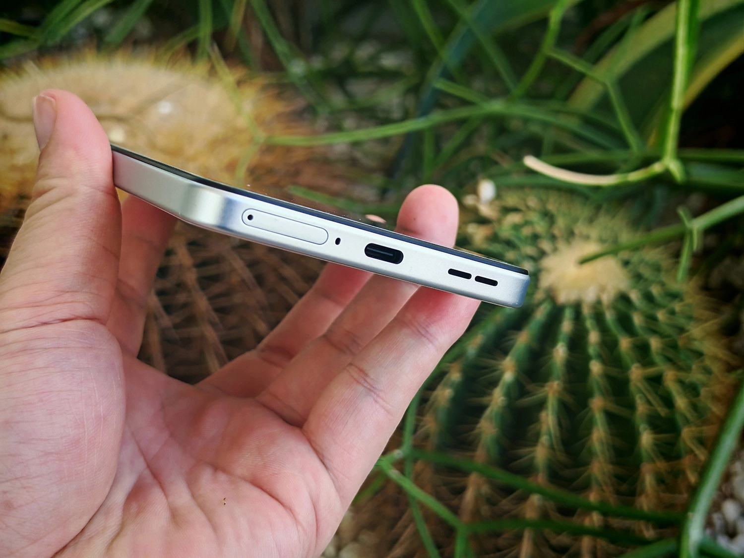 Pin 7.100mAh, sạc 80W